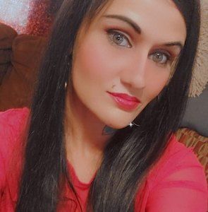 Meet your Posher, Crystal